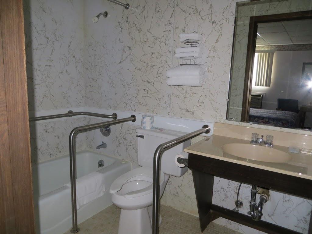 The Bluffs Inn & Suites Decorah Habitación foto